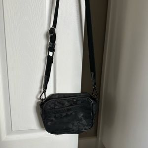 Lululemon cross body